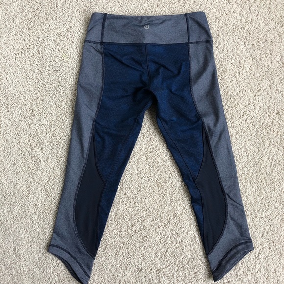 SOLD Lululemon Wunder Under Crop - Sashiko - Picture 3 of 9